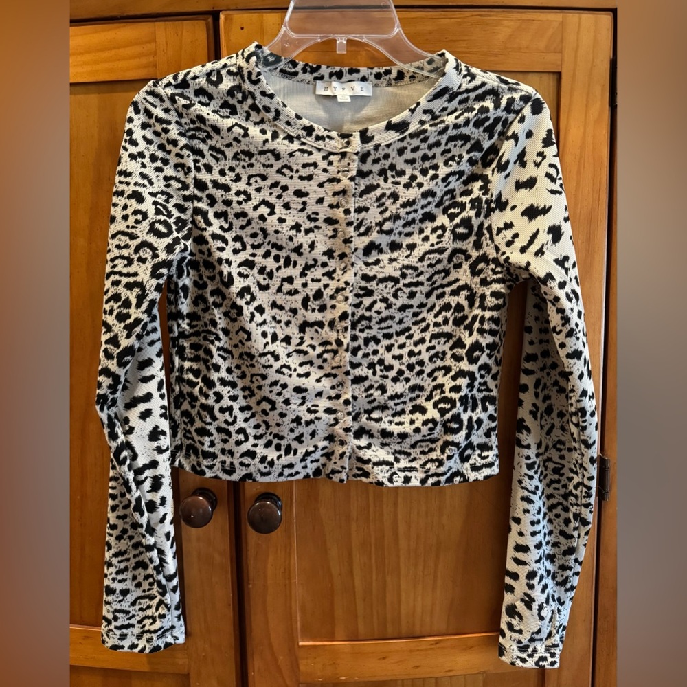HYFVE NWOT SMALL Black & Cream Leopard Print Snap Front Blouse/Cardigan NWOT!